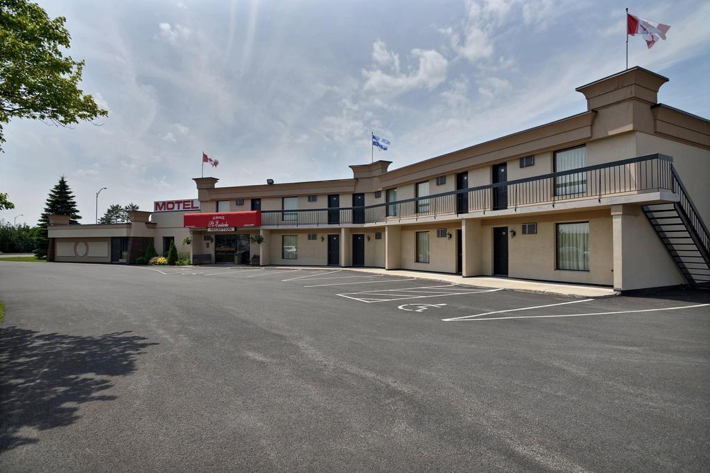 Motel St-Eustache Сент-Эсташ Экстерьер фото