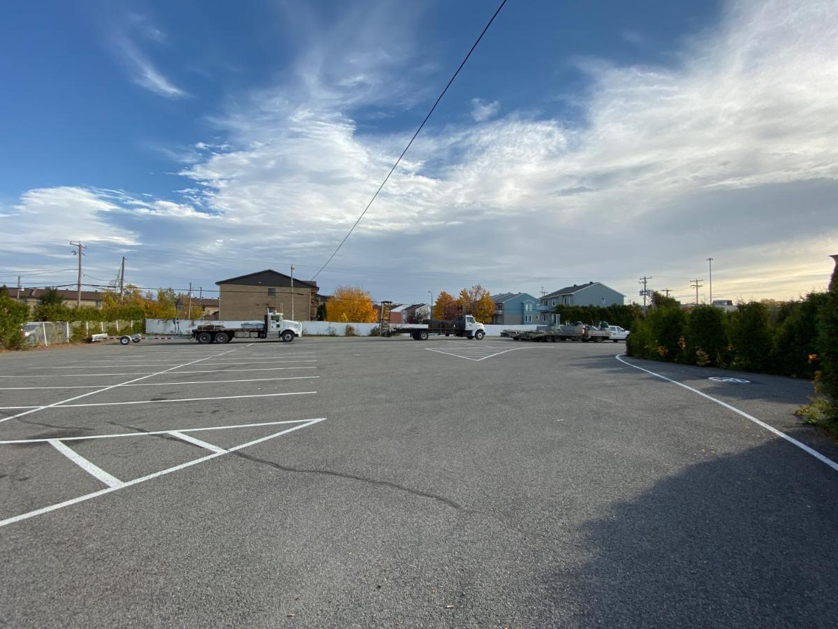 Motel St-Eustache Сент-Эсташ Экстерьер фото